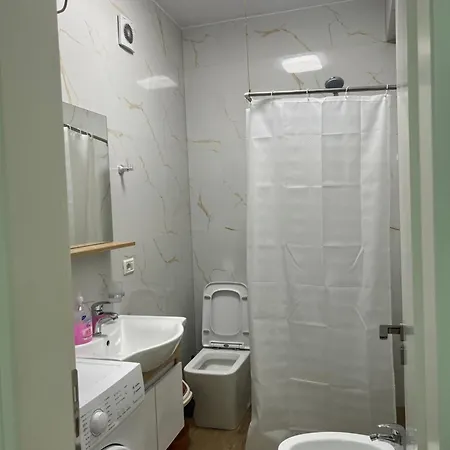 Condor Center Luxury דירה טיראנה