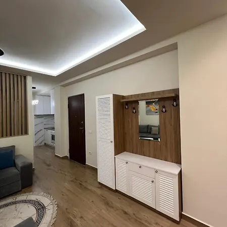 Condor Center Luxury * טיראנה