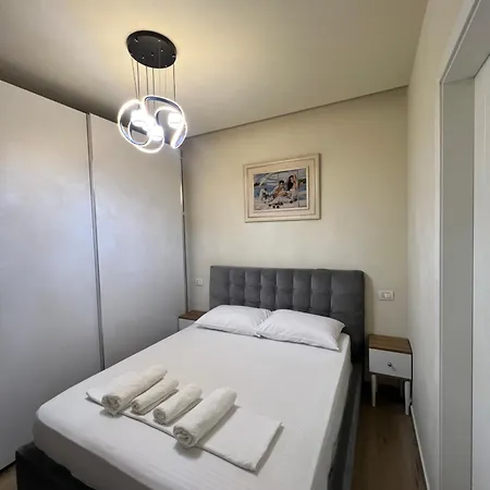 Condor Center Luxury Apartmán Tirana